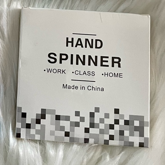 1 Blue Hand Spinner Glow in the Dark New - Picture 4 of 5